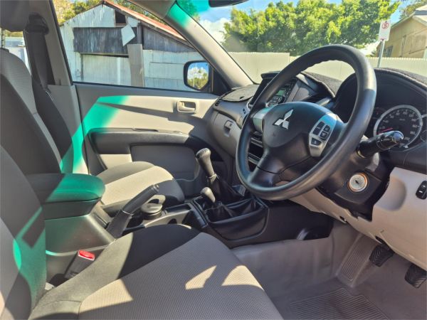 2013 Mitsubishi Triton Utility MN MY13 GLX image
