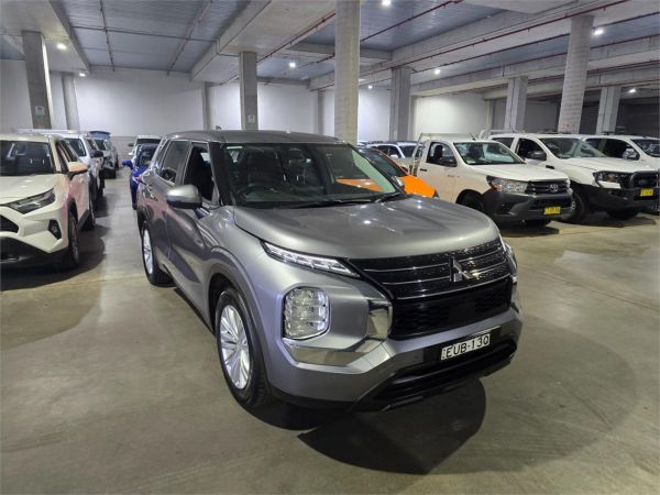 2022 Mitsubishi Outlander ZM ES image