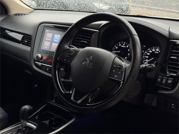 2019 Mitsubishi Outlander ZL LS image