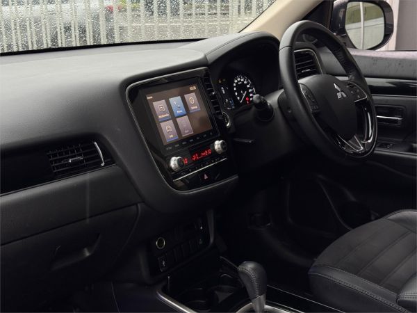 2019 Mitsubishi Outlander ZL LS image