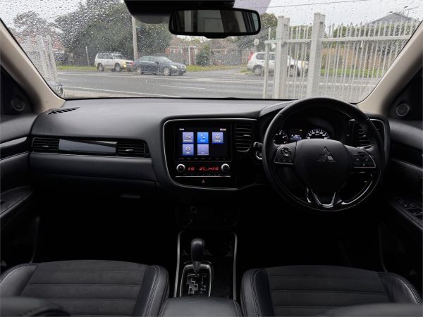 2019 Mitsubishi Outlander ZL LS image
