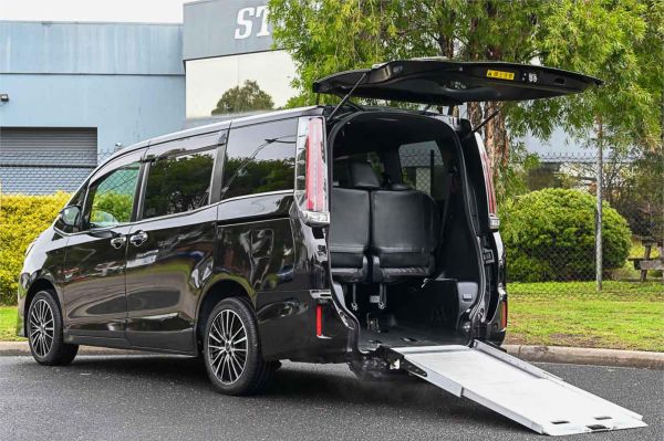 2019 Toyota Esquire Wagon ZRR80G Welcab image