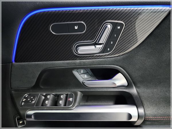 2021 Mercedes-Benz GLB-Class X247 GLB200 image