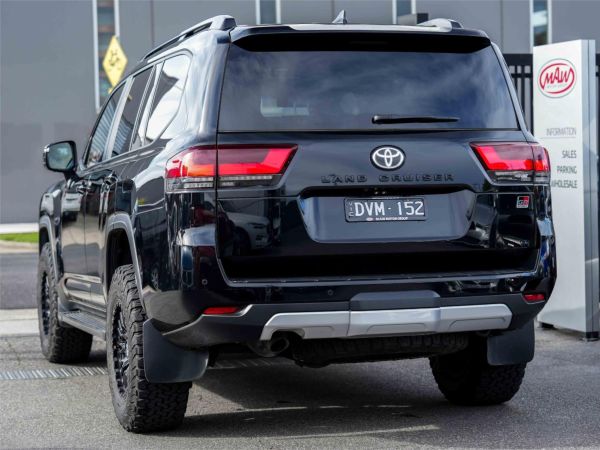 2024 Toyota Landcruiser FJA300R GR Sport image