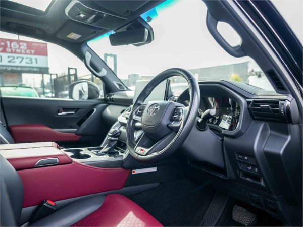 2024 Toyota Landcruiser FJA300R GR Sport image