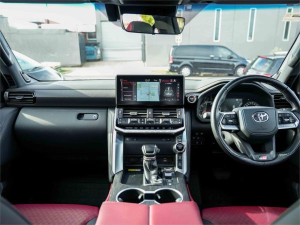 2024 Toyota Landcruiser FJA300R GR Sport image