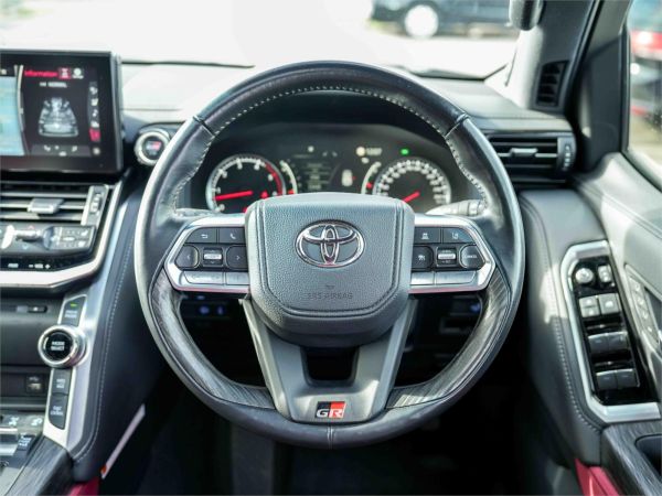 2024 Toyota Landcruiser FJA300R GR Sport image