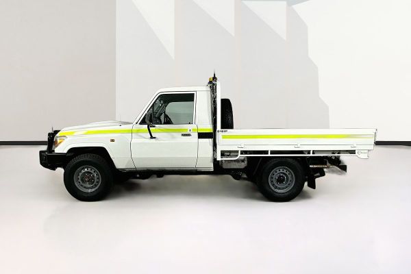 2021 Toyota Landcruiser VDJ79R Workmate image