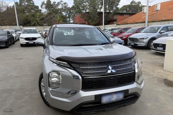 2023 Mitsubishi Outlander ZM ES image