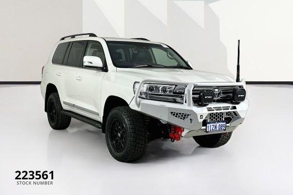 2021 Toyota Landcruiser VDJ200R Sahara image