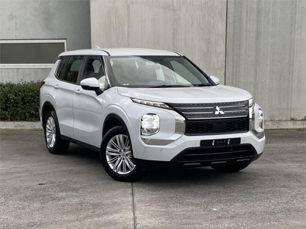 2024 Mitsubishi Outlander ZM ES image
