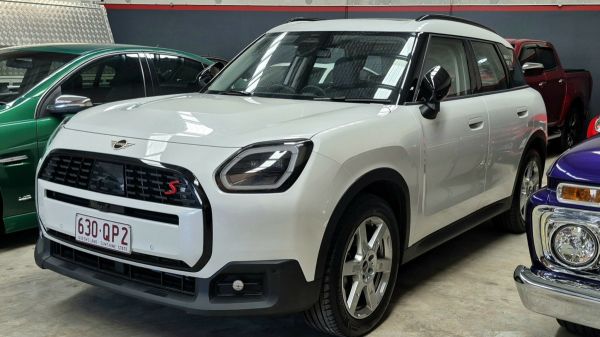 2024 MINI Countryman F60 LCI JCW MINI Yours image