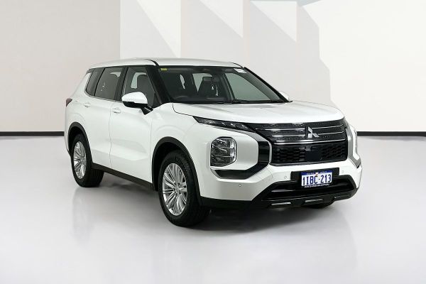 2023 Mitsubishi Outlander ZM ES image