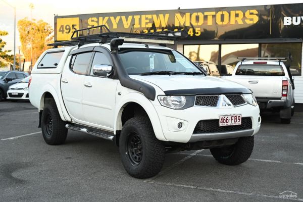 2015 Mitsubishi Triton GLX-R MN Manual 4x4 MY15 Double Cab image