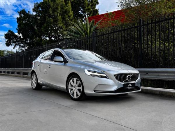 2018 VOLVO V40 5D HATCHBACK M MY18 T4 INSCRIPTION image