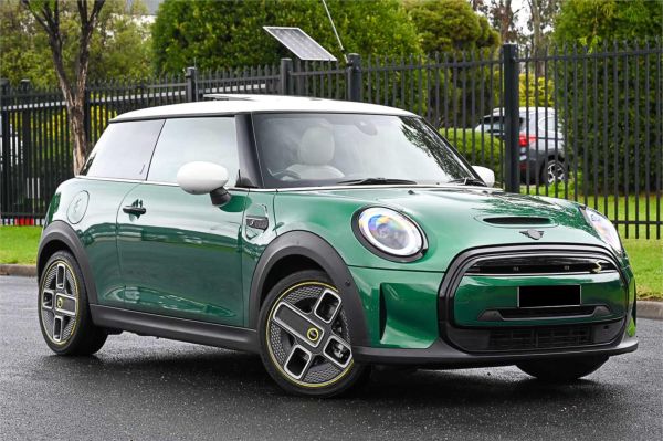 2021 MINI Cooper F56 LCI-2 SE MINI Yours image