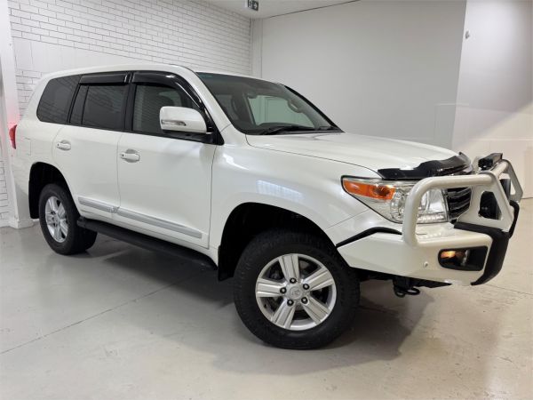 2015 TOYOTA LANDCRUISER 4D WAGON VDJ200R MY16 SAHARA (4x4) image