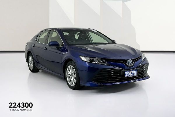 2018 Toyota CAMRY ASCENT HYBRID AXVH71R image