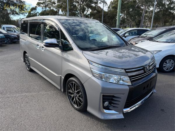 2015 Toyota Voxy Wagon ZRR80W 2.0l image