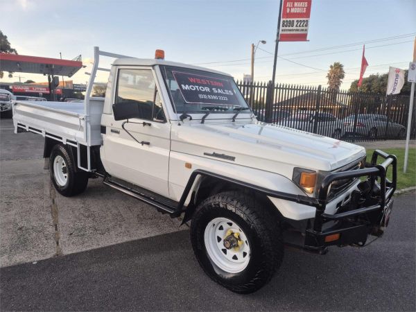 1999 TOYOTA LANDCRUISER C/CHAS HZJ75RP (4x4) image