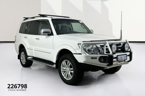 2017 Mitsubishi PAJERO EXCEED LWB (4x4) NX MY17 image
