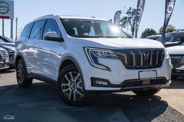 2025 Mahindra XUV700  AX7L image