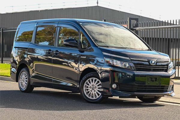 2014 Toyota Voxy Wagon ZWR80 X image