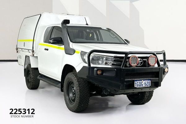 2018 Toyota Hilux SR (4x4) GUN126R MY17 4X4 image