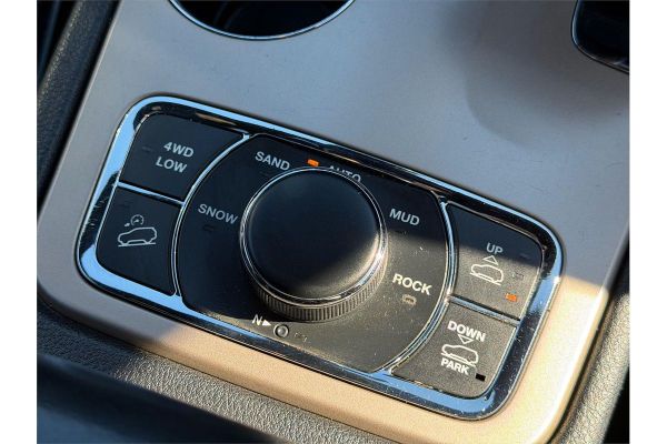 2013 Jeep Grand Cherokee Overland WK image