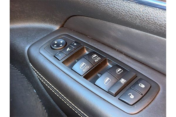 2013 Jeep Grand Cherokee Overland WK image