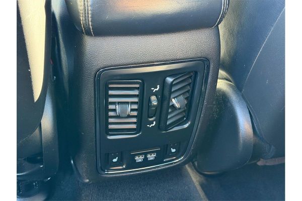 2013 Jeep Grand Cherokee Overland WK image