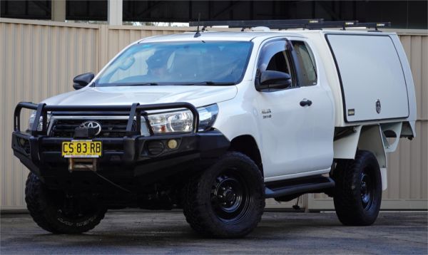 2018 TOYOTA HILUX X CAB C/CHAS GUN126R MY17 SR (4x4) image