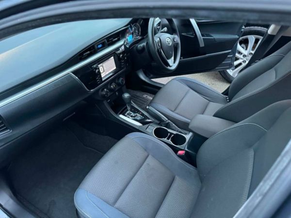 2015 Toyota Corolla Sedan image