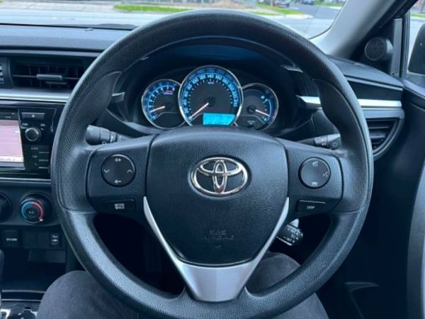 2015 Toyota Corolla Sedan image