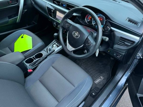 2015 Toyota Corolla Sedan image