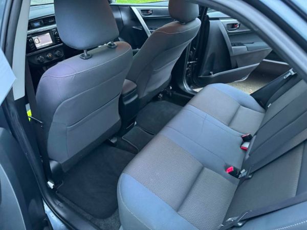 2015 Toyota Corolla Sedan image