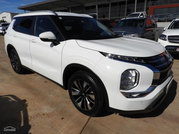 2025 Mitsubishi Outlander ZM LS image