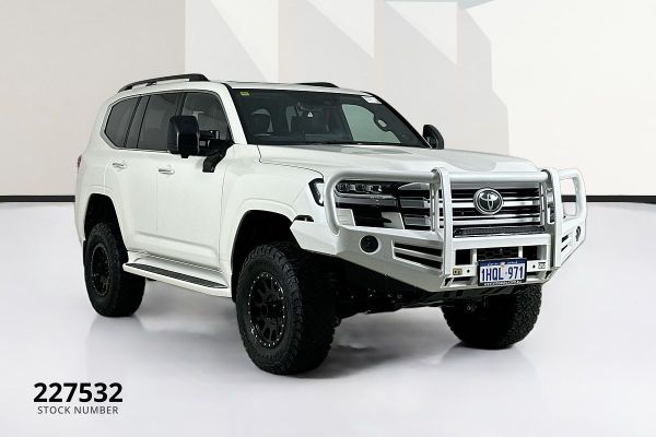 2022 Toyota Landcruiser FJA300R Sahara ZX image