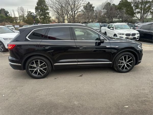 2019 Volkswagen Touareg MKIII Launch Edition image