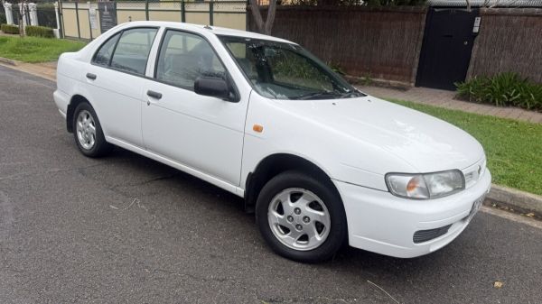 1997 Nissan Pulsar LX White Crystal 5 Speed Manual Sedan image