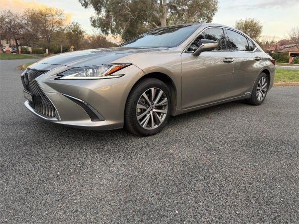 2020 Lexus ES AXZH10R 300h Luxury image