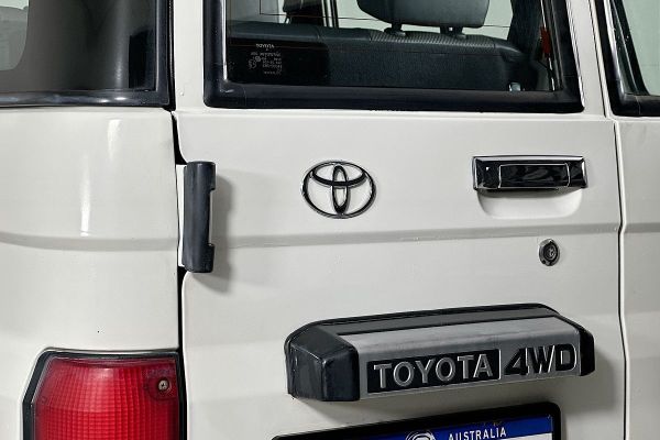 2019 Toyota Landcruiser VDJ76R Workmate image