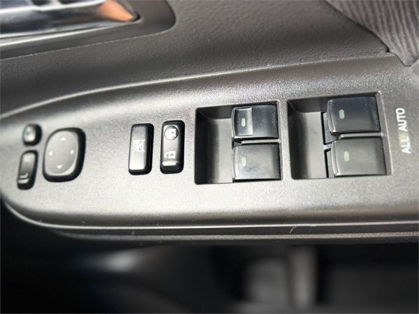 2011 Toyota Vellfire Van ANH20 2.4Z image