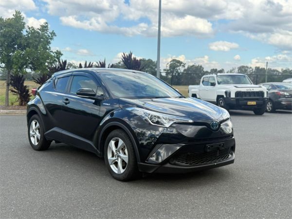 2018 Toyota C-HR SUV ZYX10 image