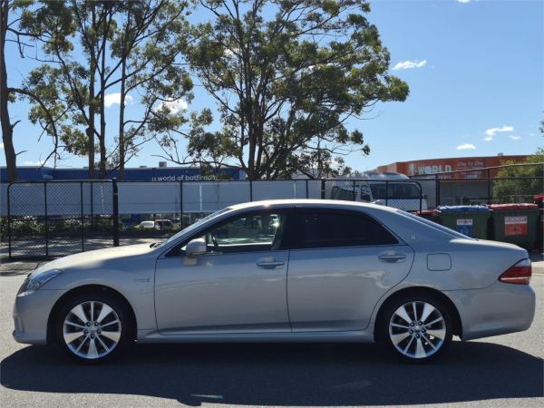 2011 Toyota Crown Sedan GWS204 L Package image
