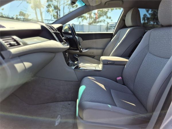 2011 Toyota Crown Sedan GWS204 L Package image