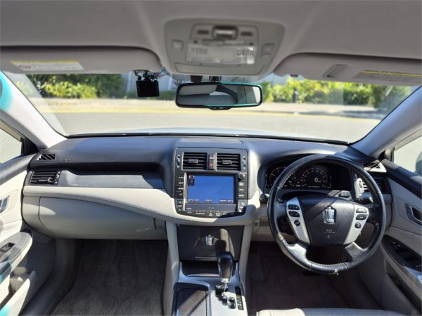 2011 Toyota Crown Sedan GWS204 L Package image