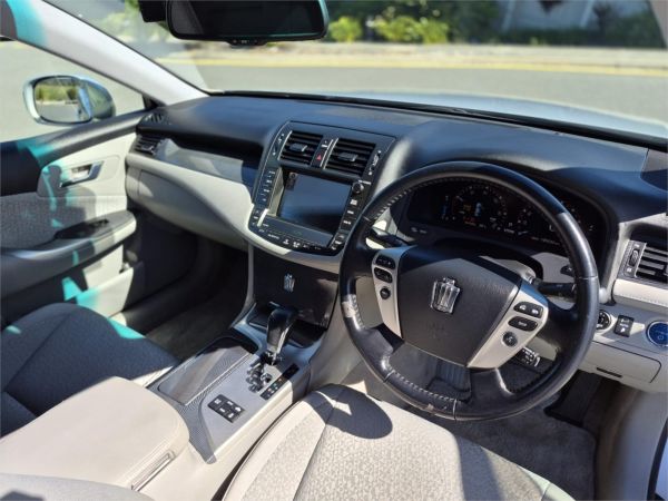 2011 Toyota Crown Sedan GWS204 L Package image