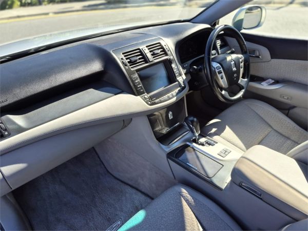 2011 Toyota Crown Sedan GWS204 L Package image