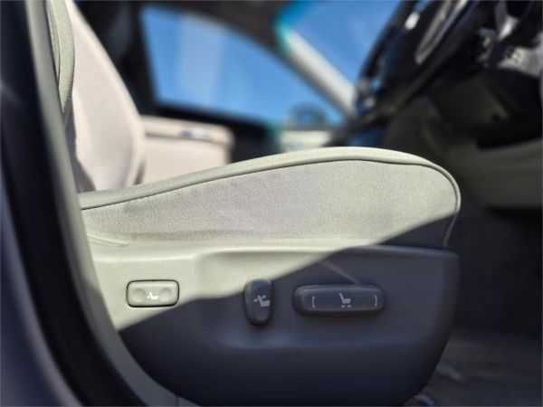 2011 Toyota Crown Sedan GWS204 L Package image